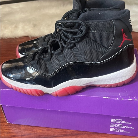 Men’s Nike Bred 11s - Picture 3 of 5